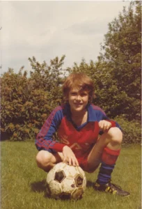 Das Foto aus dem Familienalbum zeigt Christoph Glaser als Kind. Er wollte eine Profikarriere als Fußballer einschlagen. Doch ein schwerer Unfall zerstörte die Träume. Bild: privat