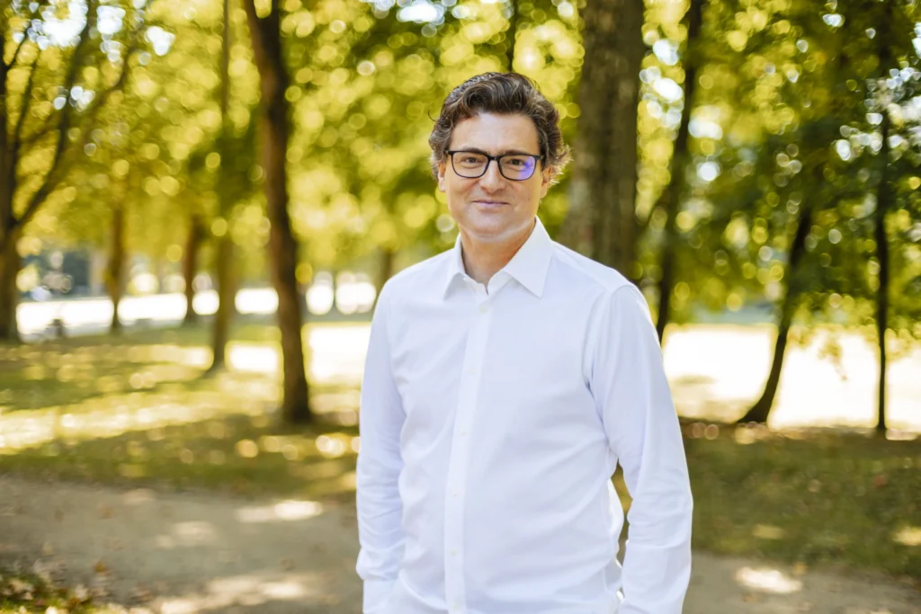 Christoph Glaser ist Unternehmer und Buchautor.