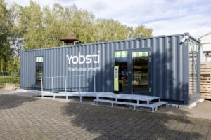 Von der See nach Kandel in der Pfalz: Der erste smarte Yobsti-Laden in einem innovativen Überseecontainer. Foto: Yobst GmbH