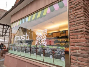 Regionale Vielfalt: Auf kleinstem Raum bietet der Yobsti in Kandel einen bunten Mix regionaler Produkte. Foto: Yobst GmbH