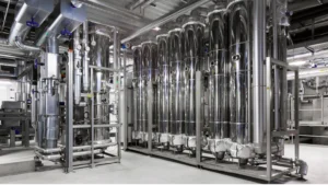 Im Bereich der Pharma & Biotech Industrie ist BWT Weltmarktführer in der Aufbereitung von Reinstwasser und liefertinnovativeTurnkey-Lösungen für namhafte Pharma-Unternehmen weltweit. Foto: BWT Holding
