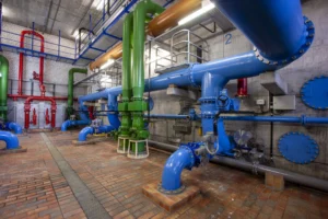 Die Aktivkohlefilteranlage im Wasserwerk Rheinau. Bild: MVV/Roland Horn