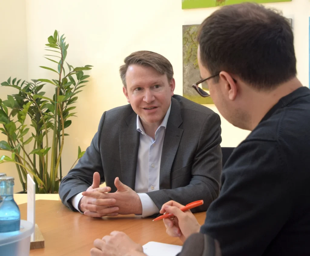 Dr. Matthias Zürker im Gespräch mit econo.